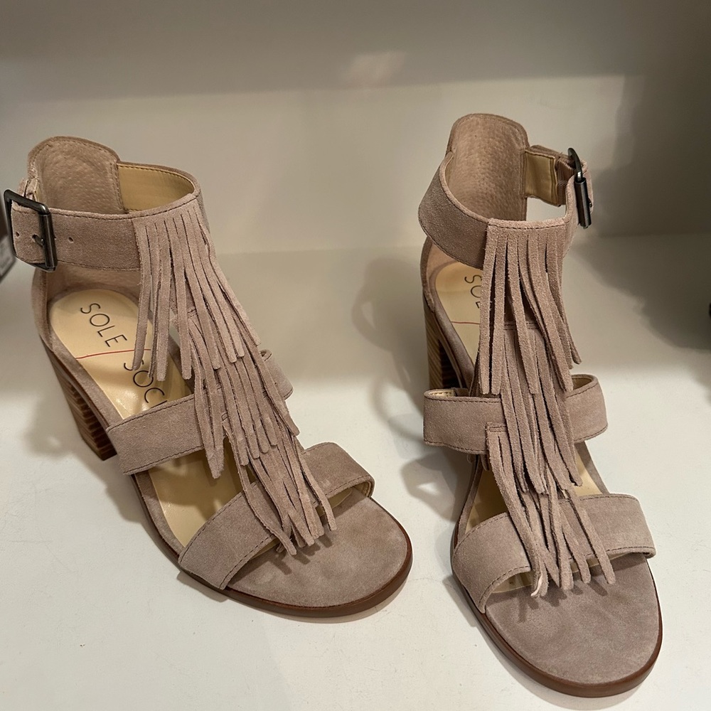 Sole Soviet Fringe Block Heel Size 8 - image 1